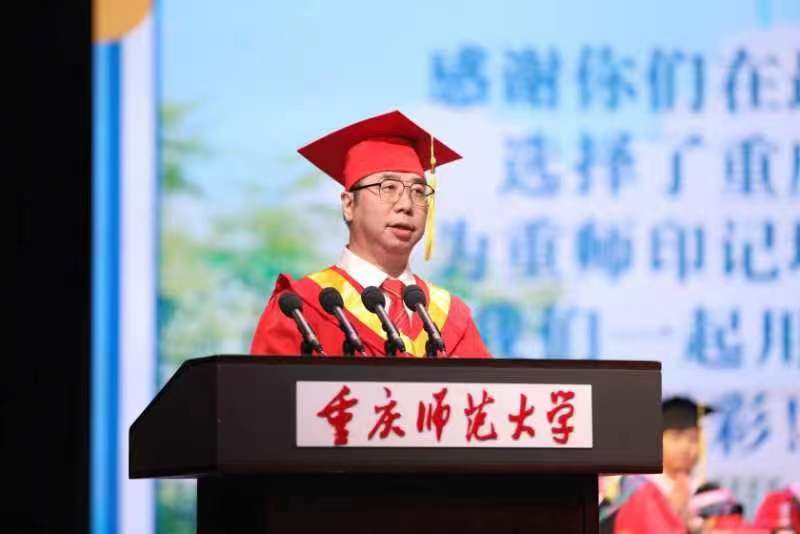 重庆师范大学校长孟东方寄语学子:涵养“大气”。受访单位供图 重庆师范大学校长孟东方寄语学子:涵养“大气”。受访单位供图