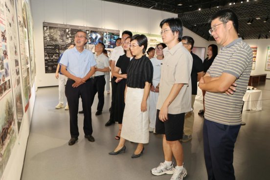 袁晓钦副区长一行观展